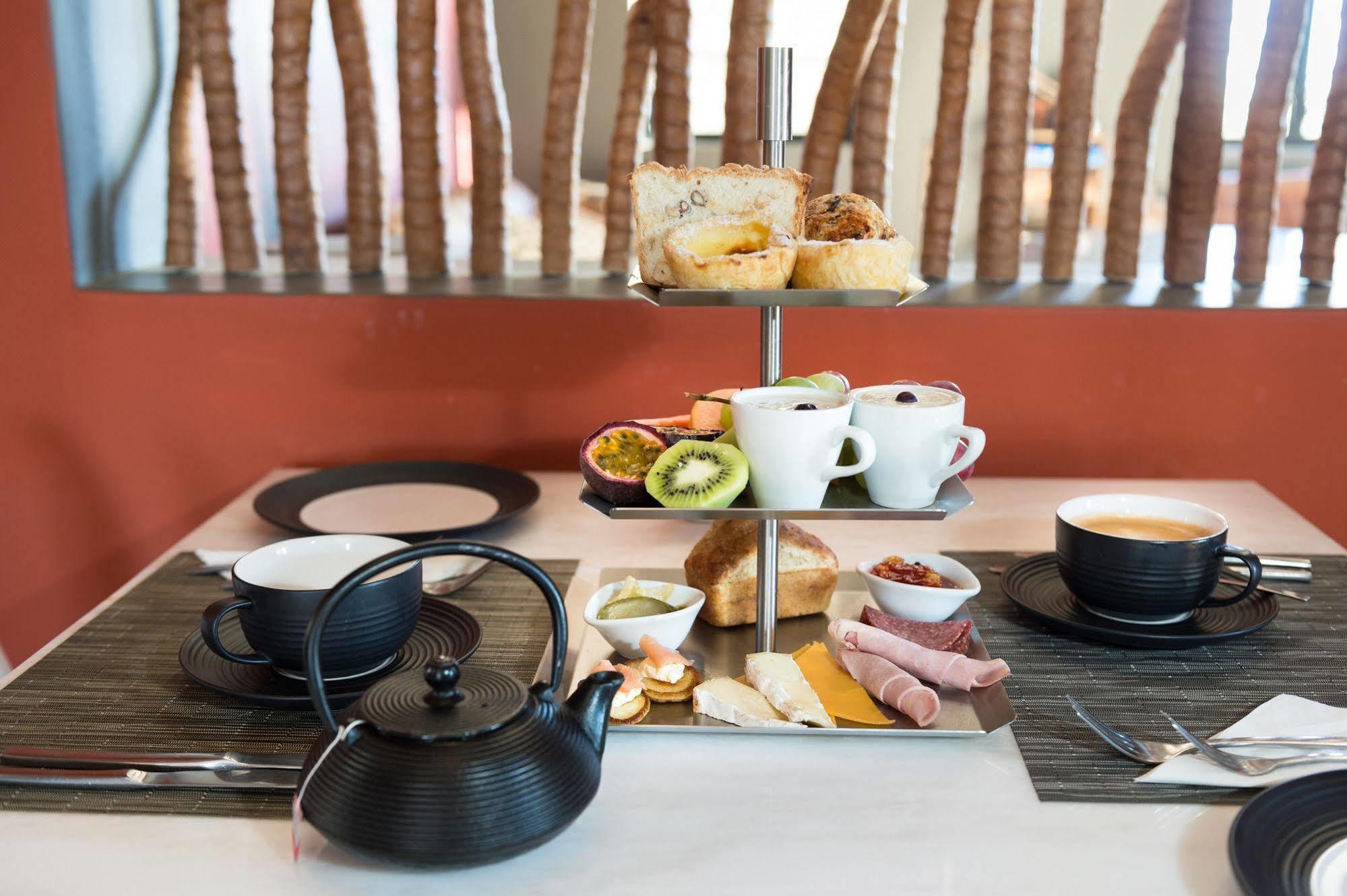 The Olive Exclusive All-Suite Hotel Windhoek Bagian luar foto