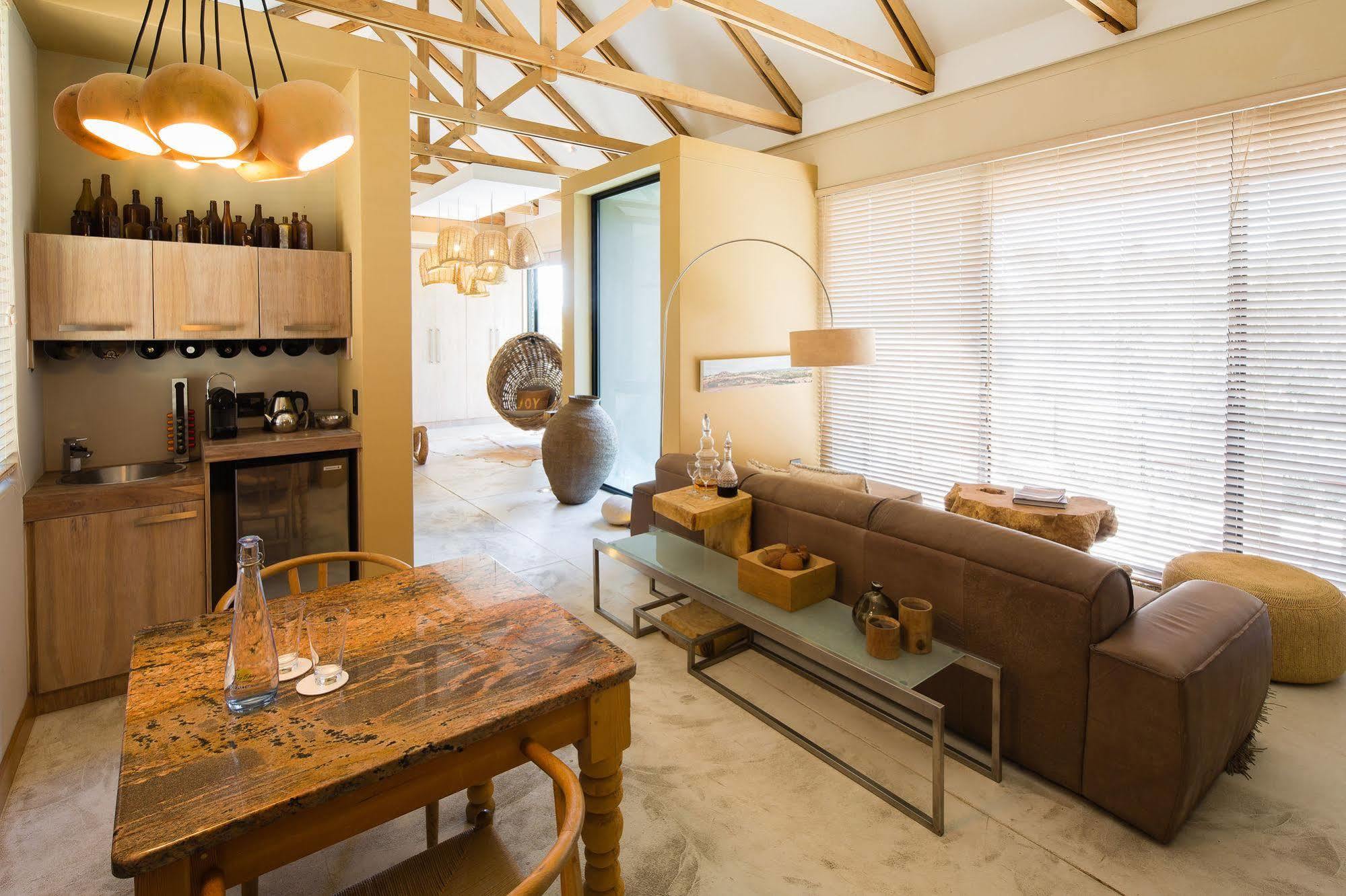 The Olive Exclusive All-Suite Hotel Windhoek Bagian luar foto